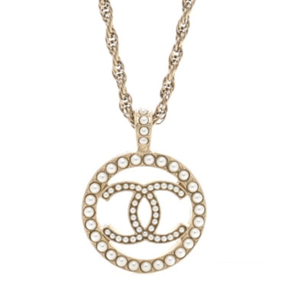 CHANEL Pearl CC Round Pendant Necklace Gold